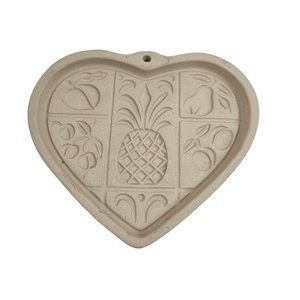 The Pampered Chef Hospitality Heart Family Heritage Stoneware Baking Mold 2001